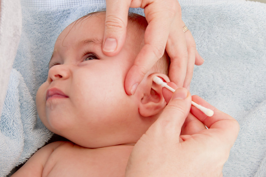 cara membersihkan telinga pada bayi