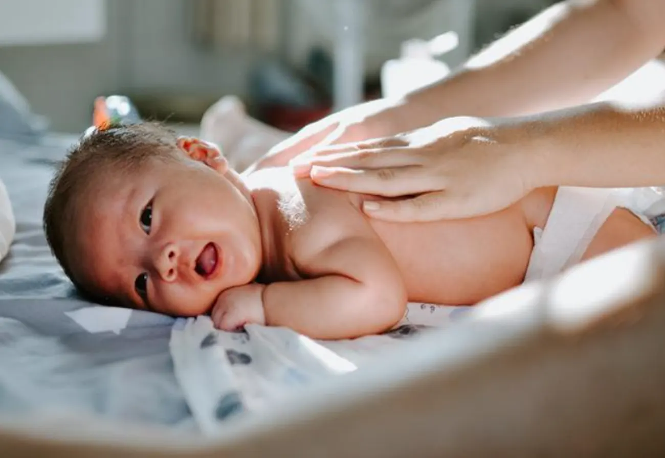 Bayi tengkurap Minyak Telon Bayi Newborn